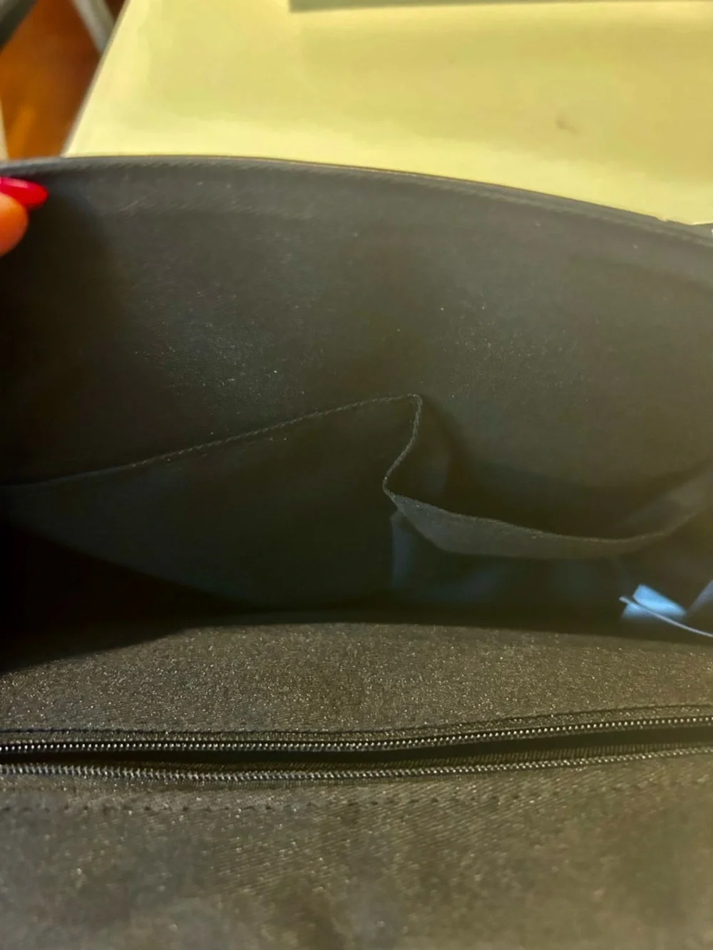 Disney Black Polka Dot Minnie Satchel with Red Bow. Rare. No smoking home. - Picture 6 of 7